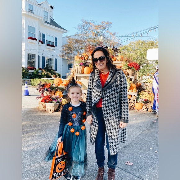 CHANEL Black Sunglasses - Picture 5 of 5